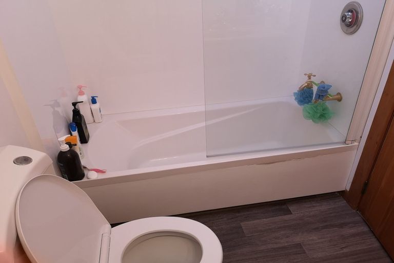 Photo of property in 2/5 Scarborough Terrace, Mount Victoria, Wellington, 6011