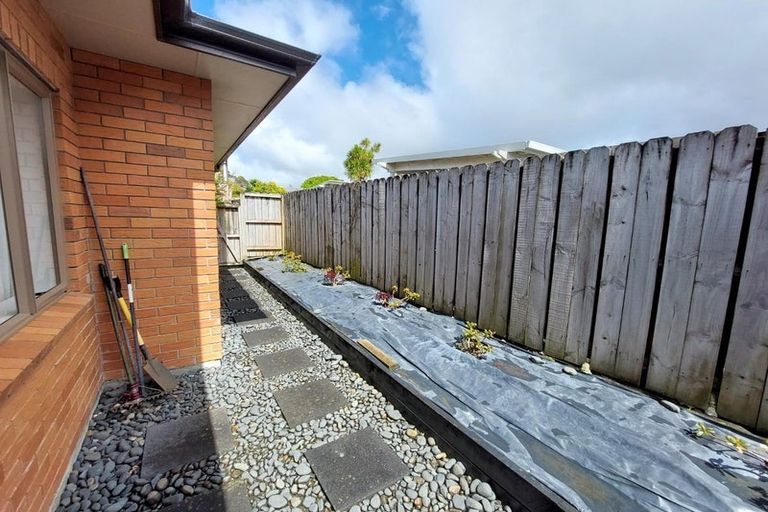 Photo of property in 16h Lincoln Road, Henderson, Auckland, 0610