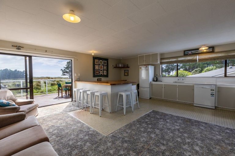 Photo of property in 14 Puketauhinu Place, Porangahau, 4293