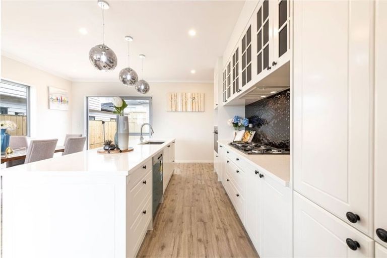 Photo of property in 43 Cloonlyon Drive, Flat Bush, Auckland, 2019