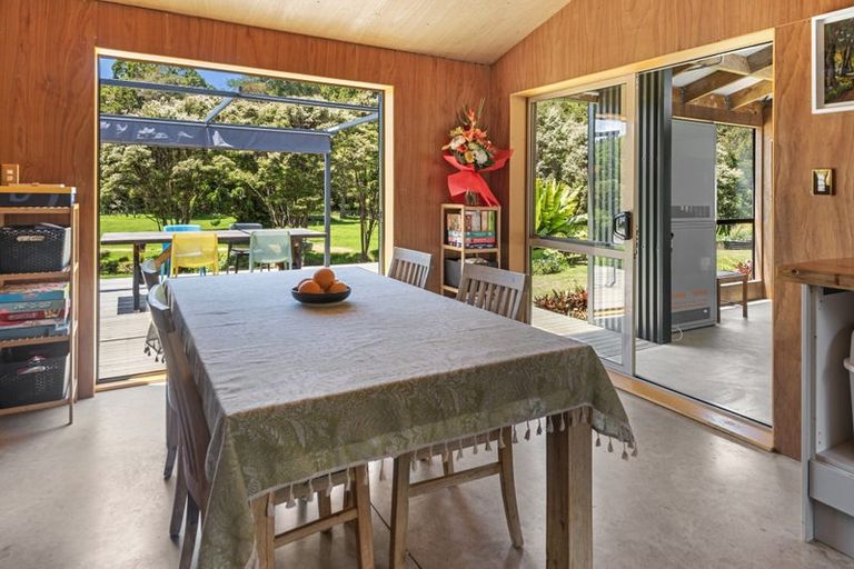 Photo of property in 241a Hailes Road, Whananaki, 0181