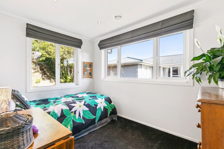 Photo of property in 9 Balmain Street, Newlands, Wellington, 6037