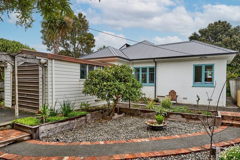 Photo of property in 30 Pukatea Street, Eastbourne, Lower Hutt, 5013