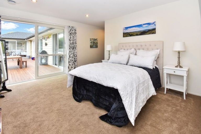 Photo of property in 22 Kilmacrennan Drive, Rosehill, Papakura, 2113