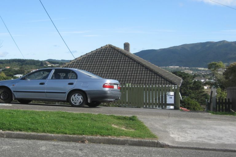 Photo of property in 10 Wiltshire Place, Cannons Creek, Porirua, 5024