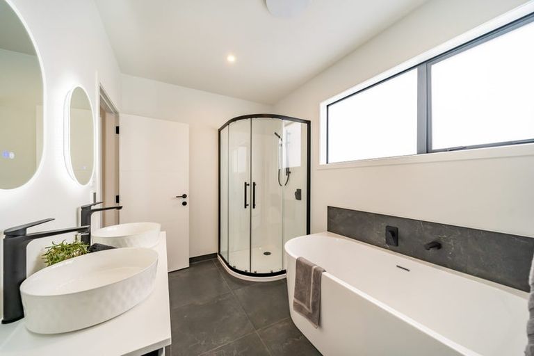 Photo of property in 47b Heretaunga Square, Silverstream, Upper Hutt, 5019