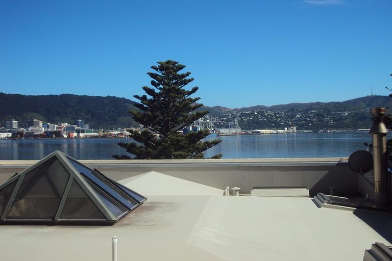 Photo of property in 346 Oriental Parade, Oriental Bay, Wellington, 6011