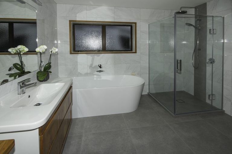 Photo of property in 10 Kinross Drive, Merrilands, New Plymouth, 4312