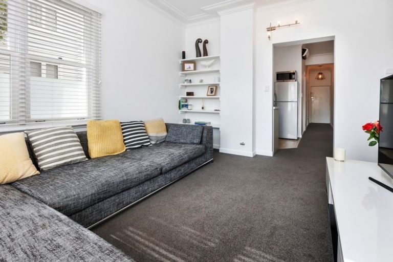 Photo of property in Illawarra Flats, 11/6 Brighton Road, Parnell, Auckland, 1052