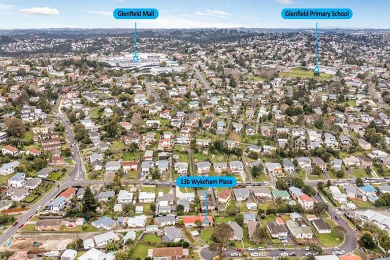 Photo of property in 2/13 Wykeham Place, Glenfield, Auckland, 0629
