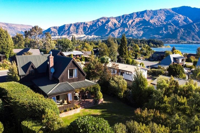 Photo of property in 136 Hunter Crescent, Wanaka, 9305