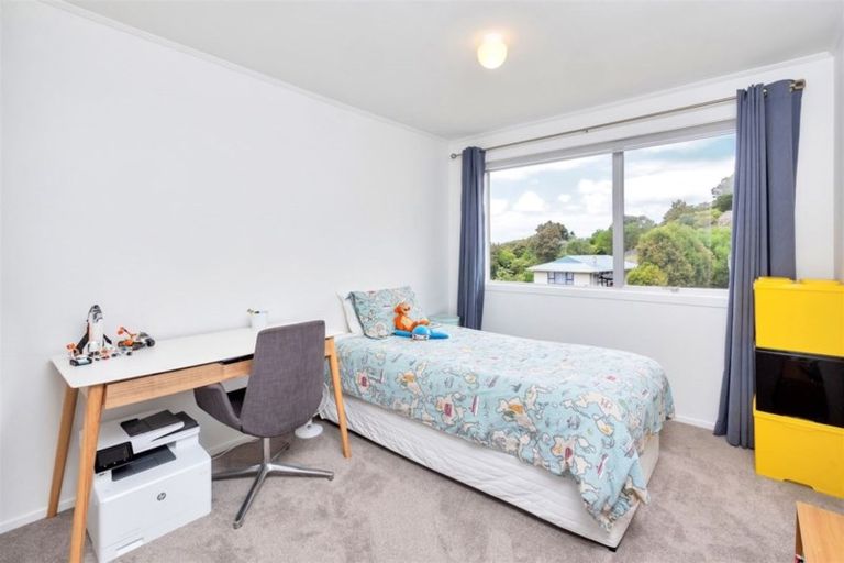 Photo of property in 35 Finn Place, Totara Vale, Auckland, 0629