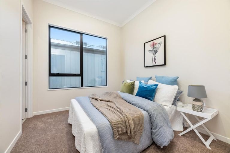 Photo of property in 16 Taiororua Avenue, Massey, Auckland, 0614