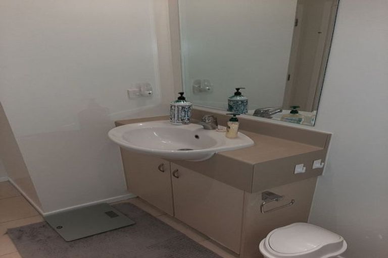 Photo of property in 2/1 Opito Way, East Tamaki, Auckland, 2013