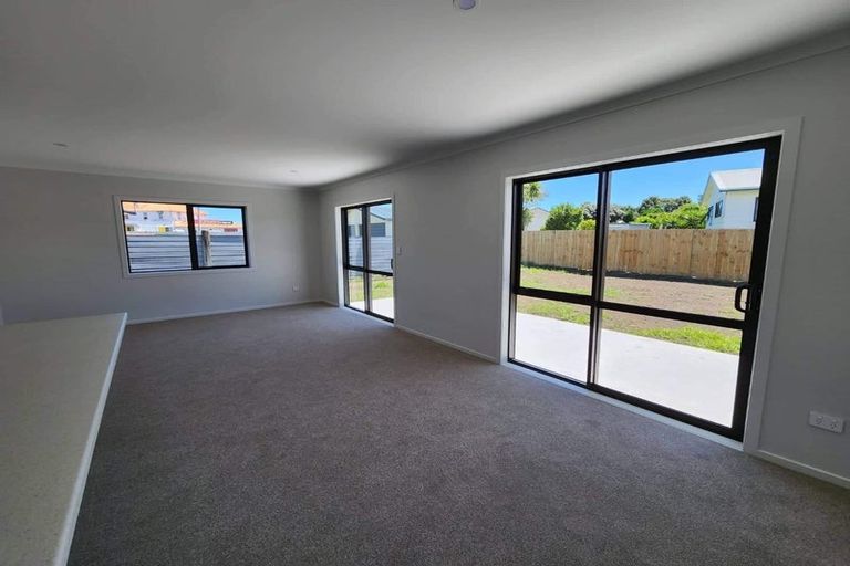 Photo of property in 6a Cross Street, Castlecliff, Whanganui, 4501