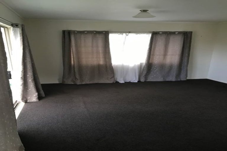 Photo of property in 37 Chatsworth Crescent, Pakuranga Heights, Auckland, 2010
