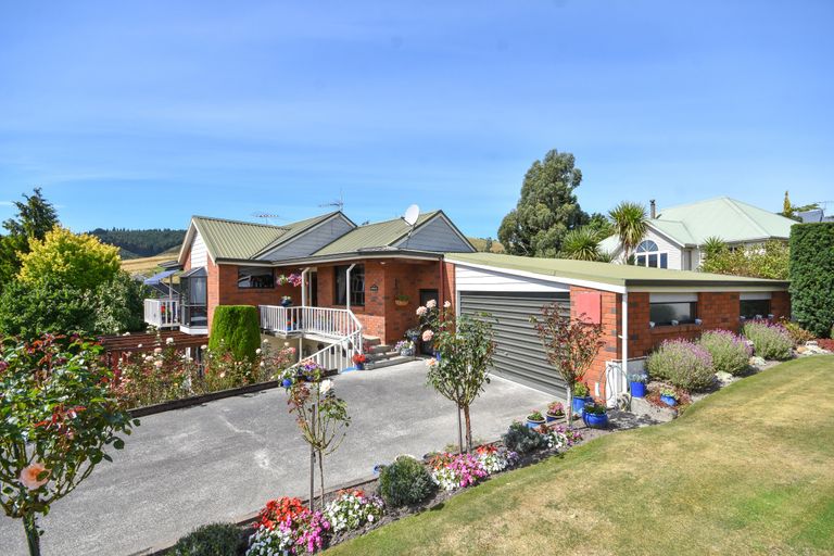 Photo of property in 35 Mcfadden Drive, Mosgiel, 9024