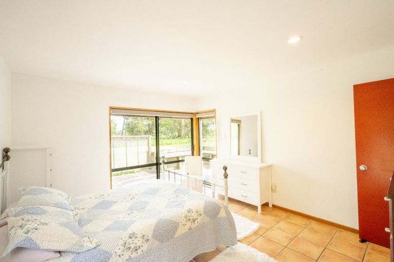 Photo of property in 915 Rangiotu Road, Rangiotu, Palmerston North, 4477