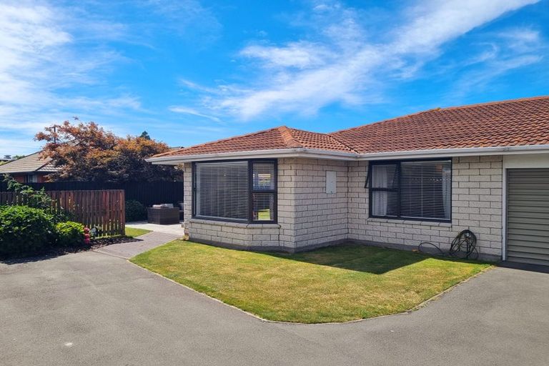 Photo of property in 2/5 Gibbs Place, Halswell, Christchurch, 8025