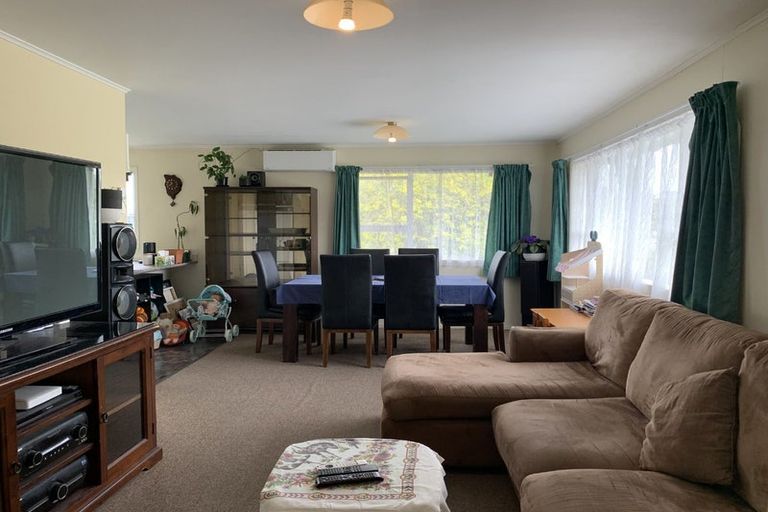 Photo of property in 10 Ciprian Place, Henderson, Auckland, 0612