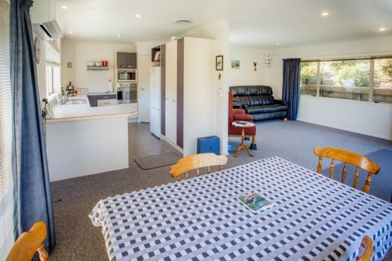 Photo of property in 6 Cabernet Close, Paraparaumu, 5032