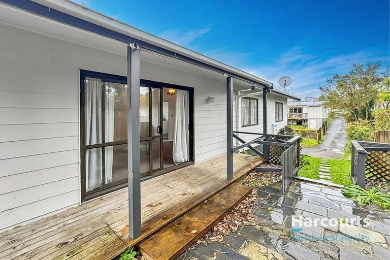 Photo of property in 1/729 Swanson Road, Swanson, Auckland, 0612