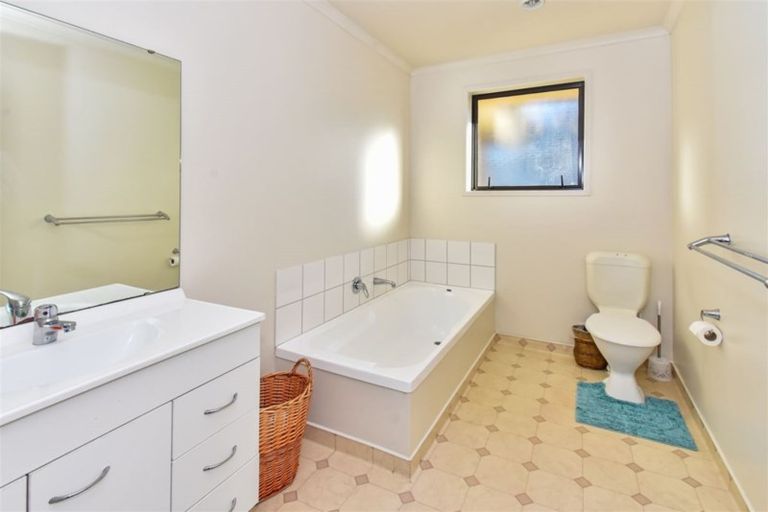 Photo of property in 43 Cyclamen Road, Mangere, Auckland, 2022