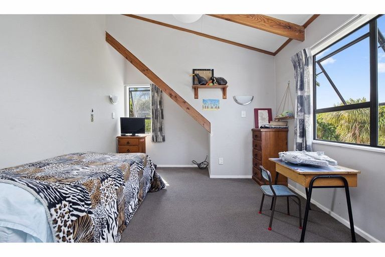 Photo of property in 42 Codlin Road, Waiuku, 2683