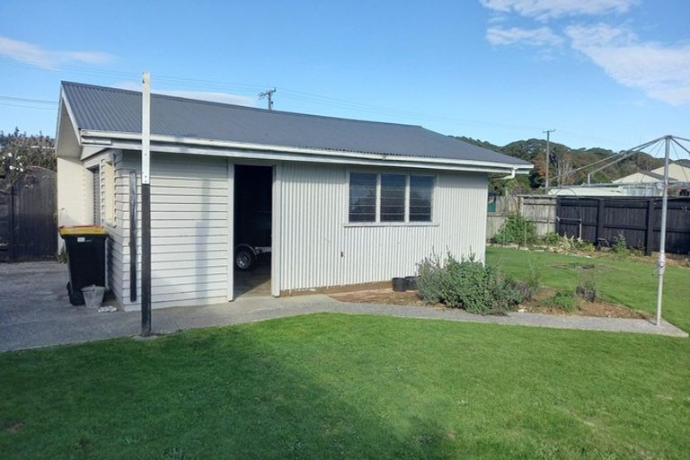 Photo of property in 3 Carlyle Street, Tuatapere, 9620
