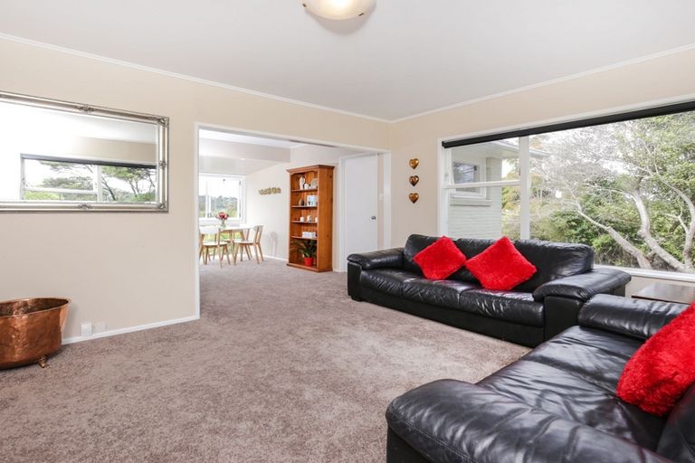 Photo of property in 44 Rimutaka Place, Titirangi, Auckland, 0604
