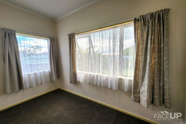 Photo of property in 113 Marina View Drive, West Harbour, Auckland, 0618