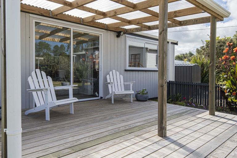 Photo of property in 46 Whakapirau Road, Maungaturoto, 0583