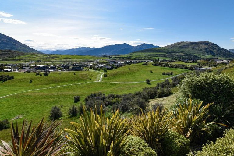 Photo of property in 5 Kintyre Court, Jacks Point, Queenstown, 9371