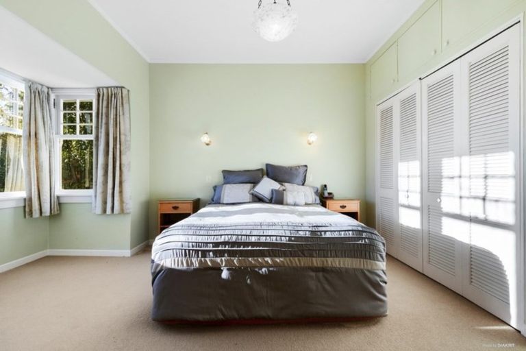 Photo of property in 1 Grove Road, Kelburn, Wellington, 6012