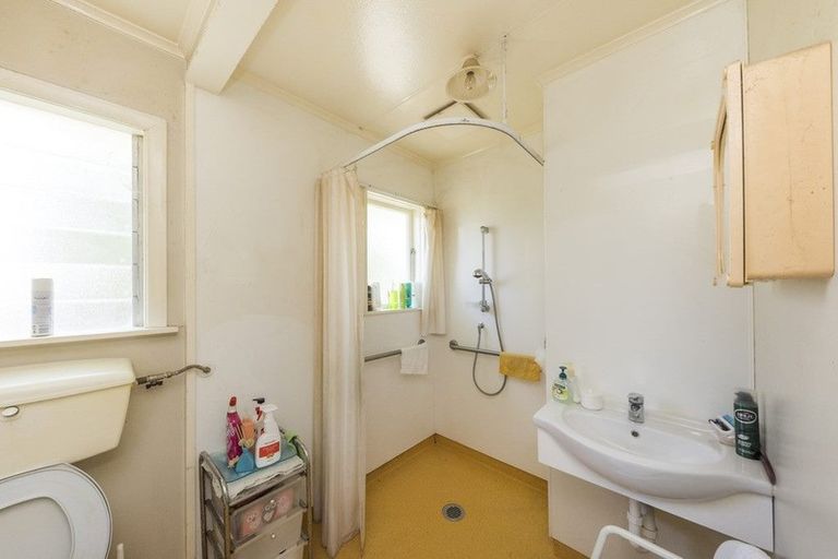 Photo of property in 17 Buick Crescent, Awapuni, Palmerston North, 4412