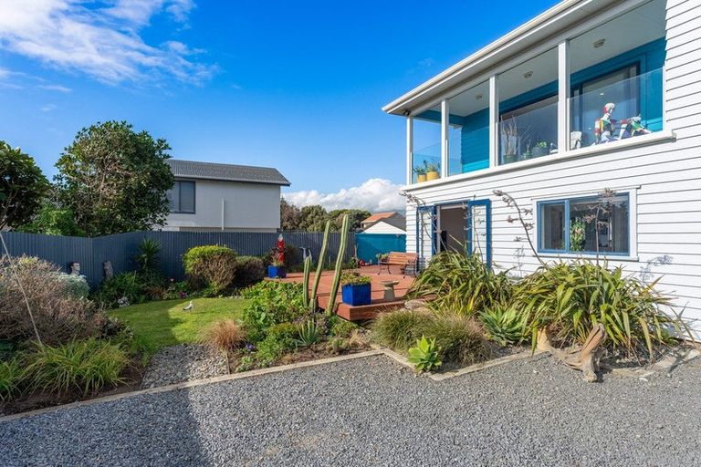 Photo of property in 100b Marine Parade, Otaki Beach, Otaki, 5512