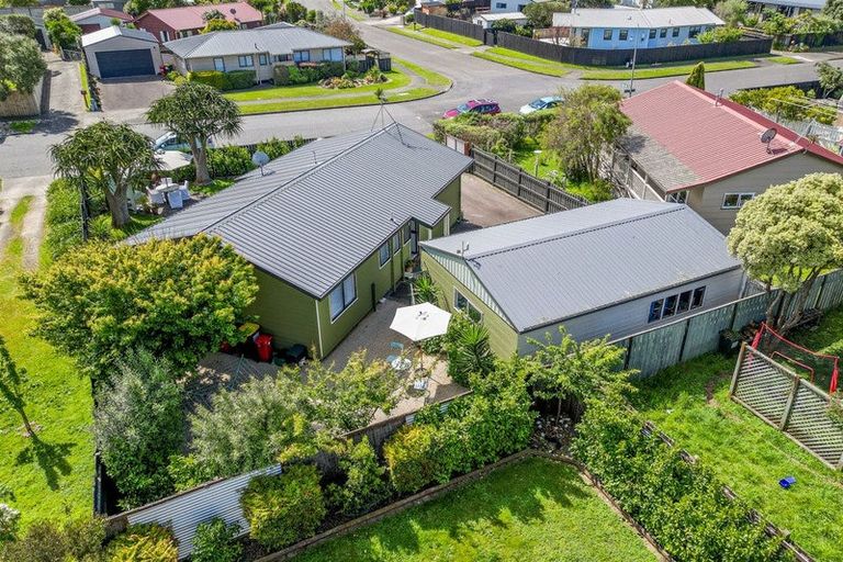 Photo of property in 88 Queens Road, Waikanae Beach, Waikanae, 5036