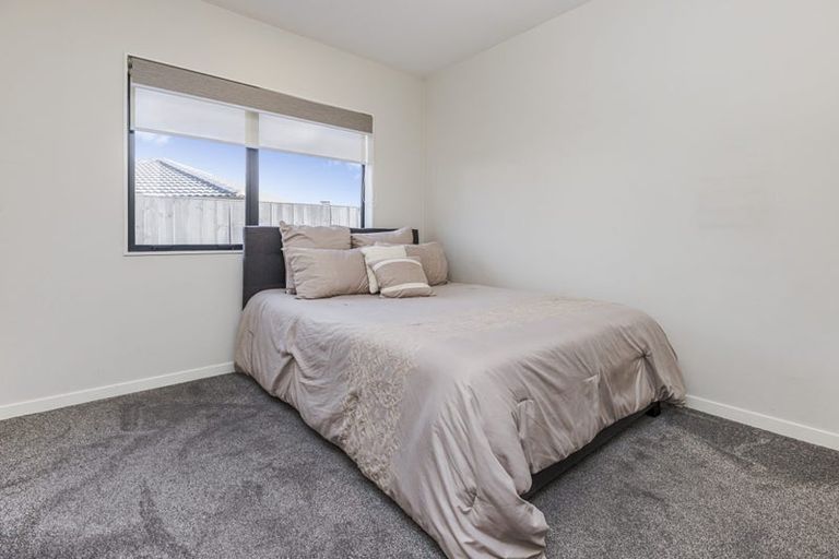 Photo of property in 76 Twin Parks Rise, Papakura, 2110