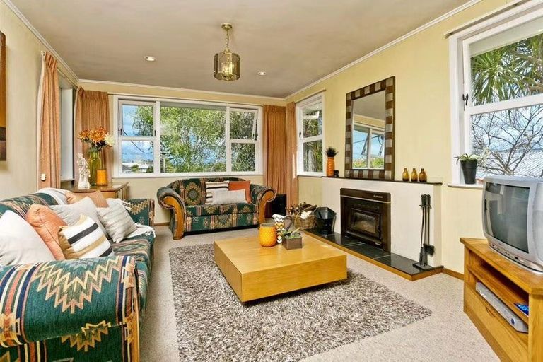 Photo of property in 6 Da Vinci Place, West Harbour, Auckland, 0618