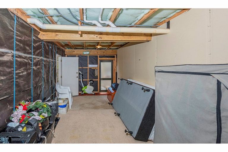 Photo of property in 1/96 Edmonton Road, Henderson, Auckland, 0612