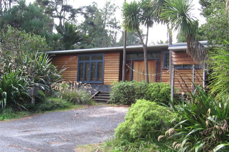 Photo of property in 12 York Road, Titirangi, Auckland, 0604