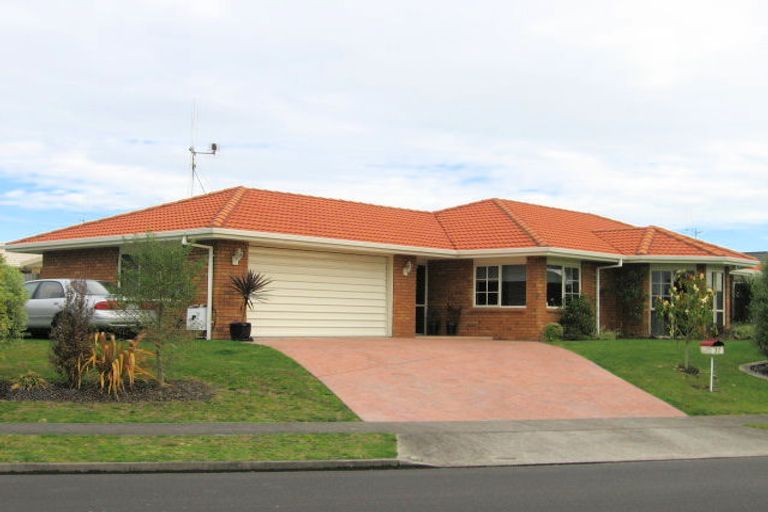 Photo of property in 37 Mangakoea Place, St Andrews, Hamilton, 3200