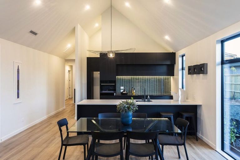 Photo of property in 112 Paparoa Street, Papanui, Christchurch, 8053