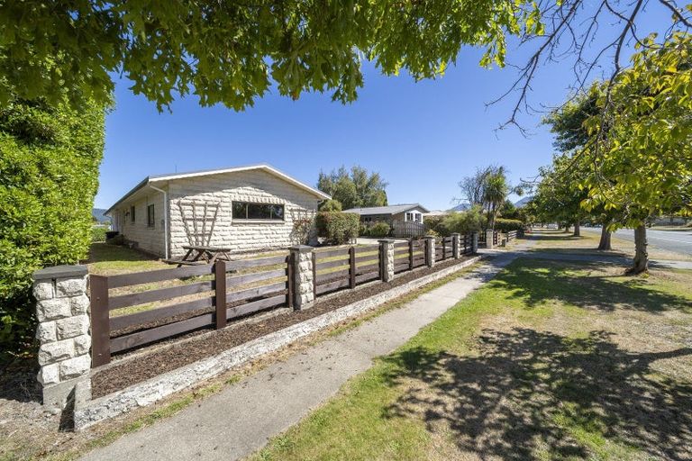 Photo of property in 64 Luxmore Drive, Te Anau, 9600