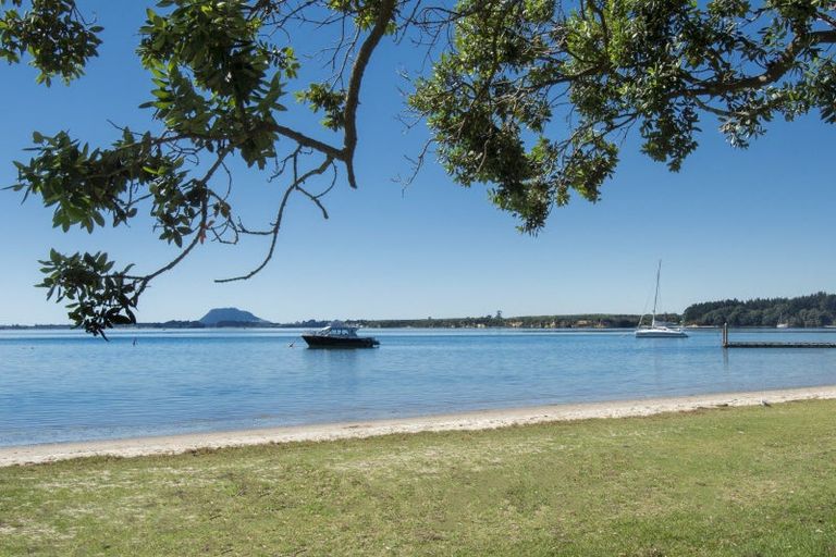 Photo of property in 94a Harbour View Road, Omokoroa, 3114