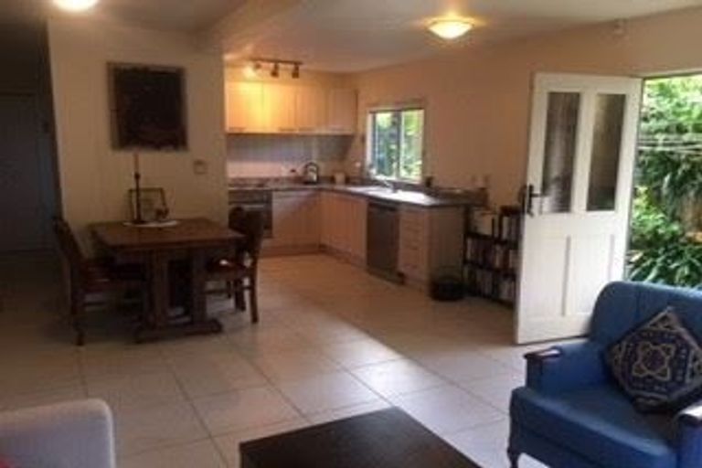 Photo of property in 3/4a Corrella Road, Belmont, Auckland, 0622