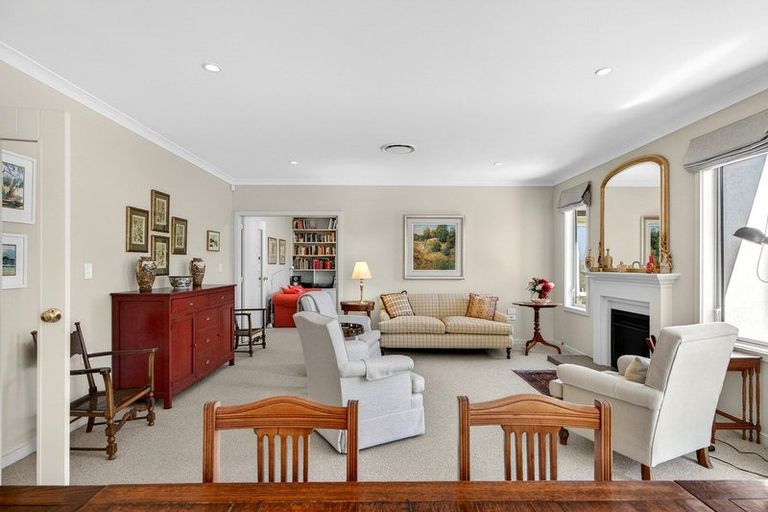 Photo of property in 10 Fairway Drive, Martinborough, 5711