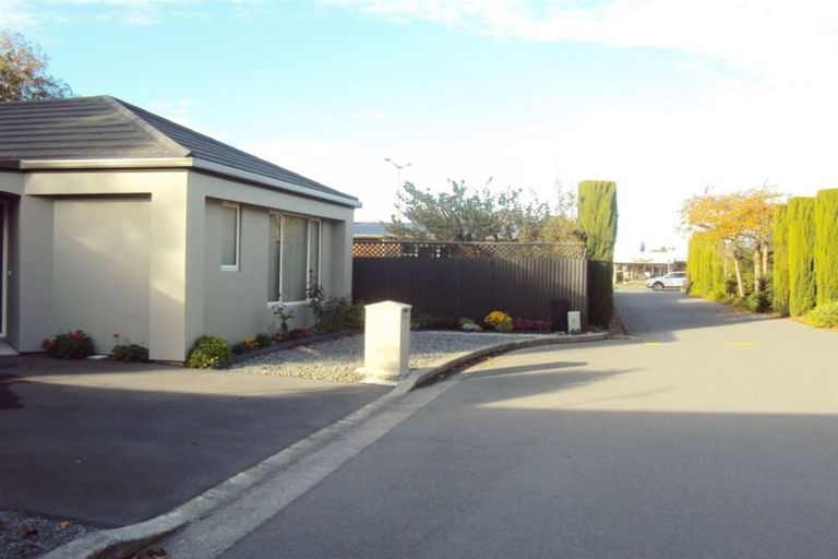 Photo of property in 18 Woodfield Lane, Redwood, Christchurch, 8051