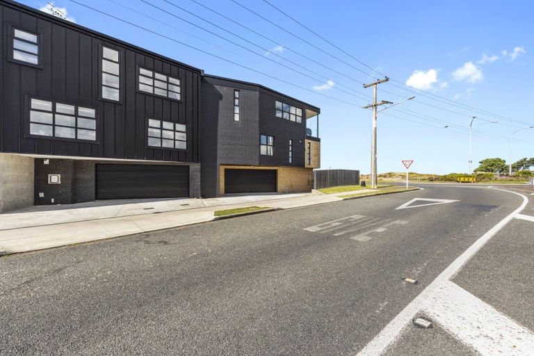Photo of property in 211 Marine Parade, Mount Maunganui, 3116