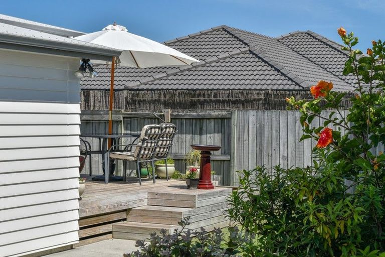 Photo of property in 11 Kamahi Crescent, Papamoa Beach, Papamoa, 3118